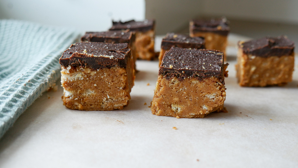 Sunnere snacks med sjokolade, peanøtt og havsalt