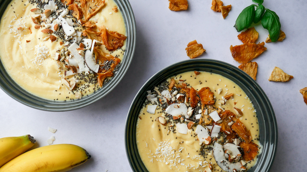 Smoothiebowl med mango og kokos